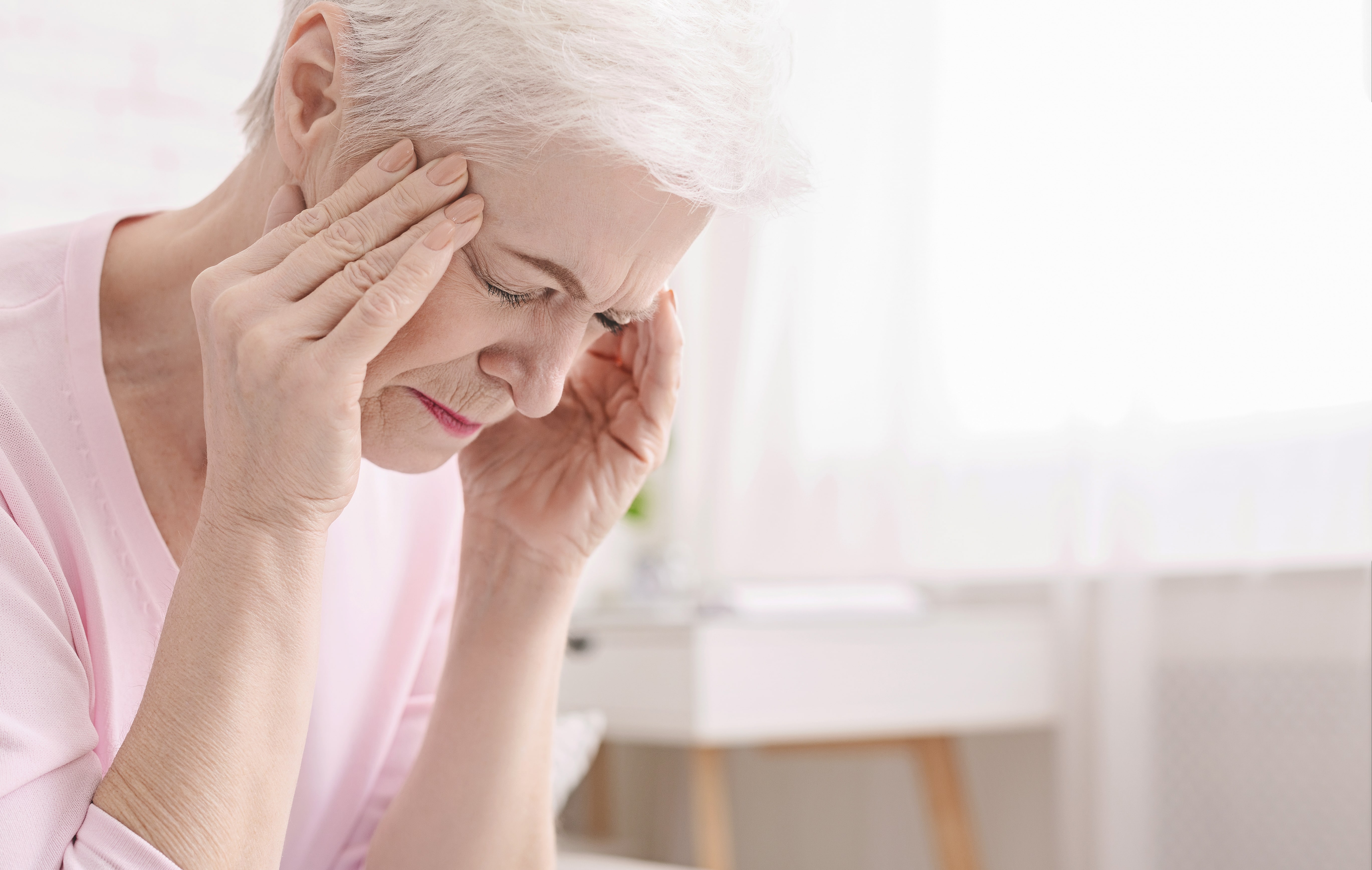 senior-woman-having-headache 